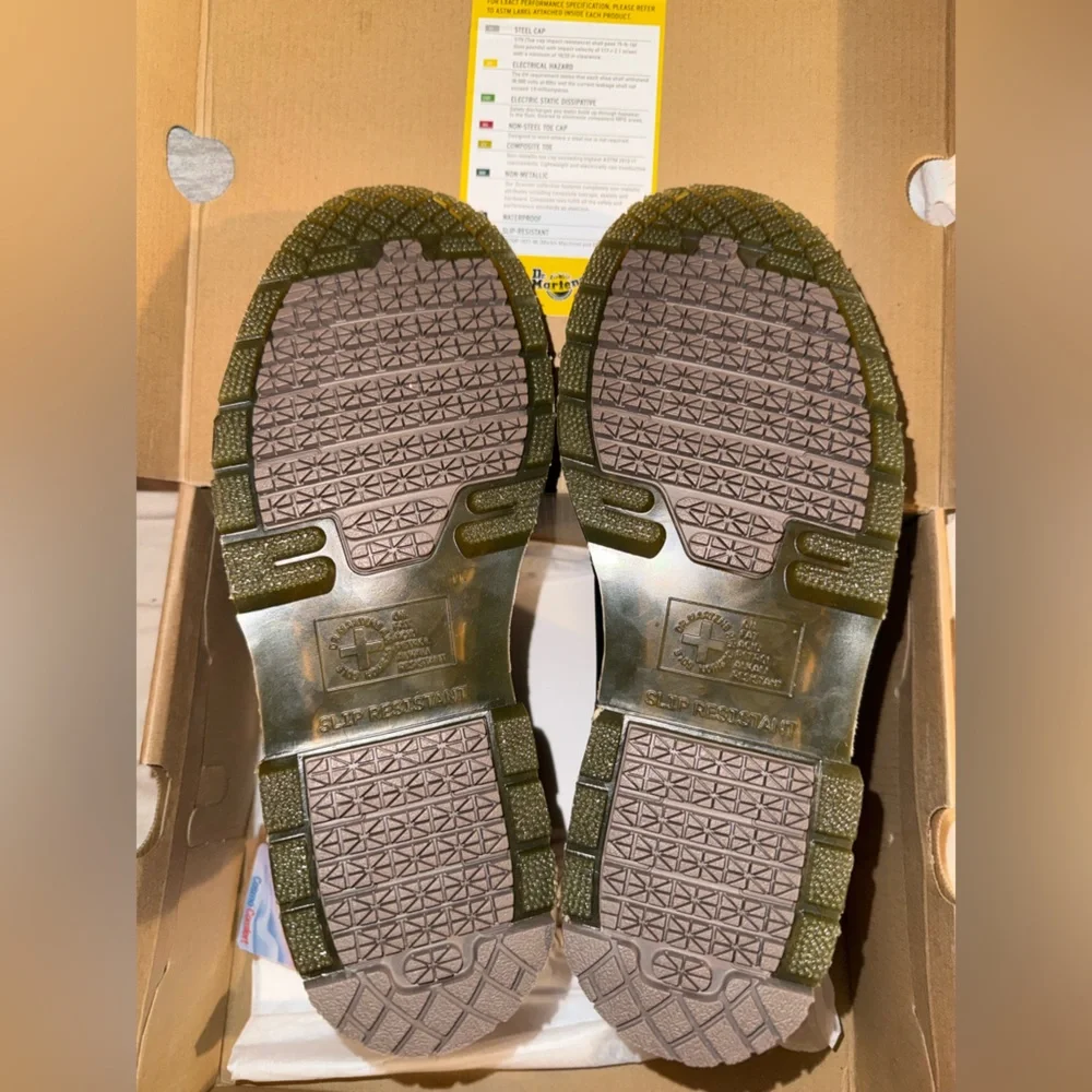 Dr. Martens 2976 Slip Resistant
